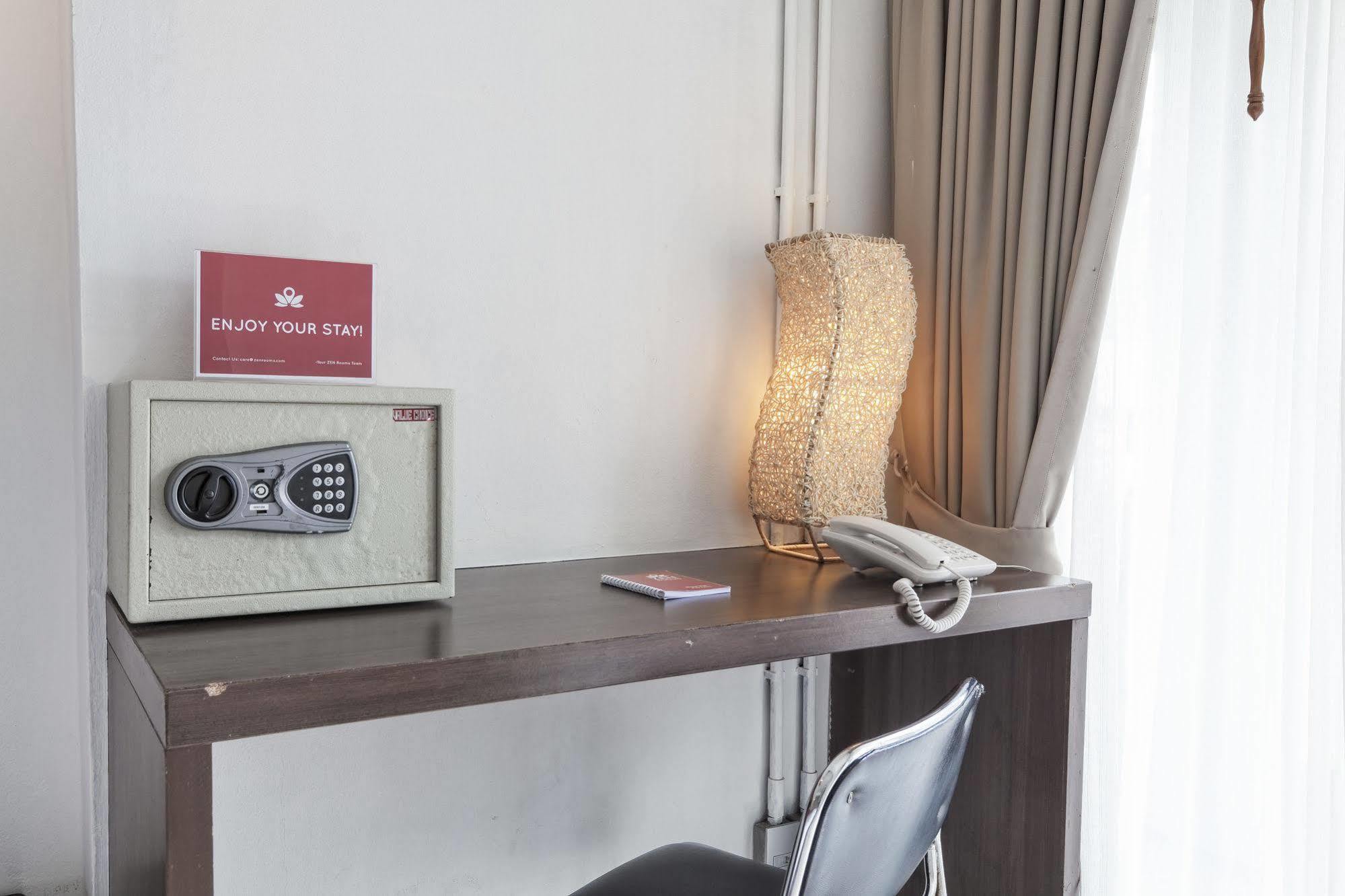 Zen Rooms Basic Nanai Phuket Patong Esterno foto