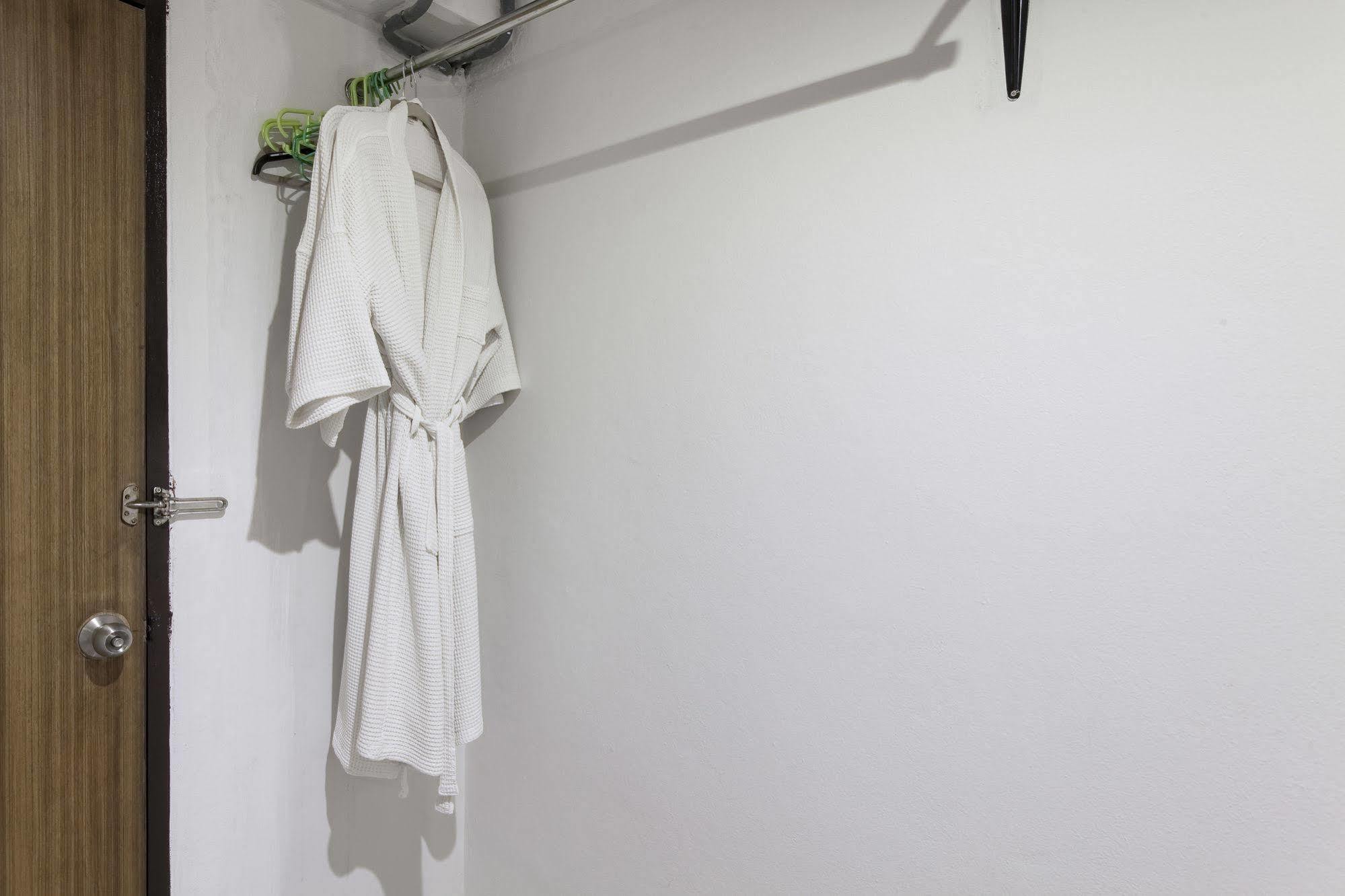 Zen Rooms Basic Nanai Phuket Patong Esterno foto