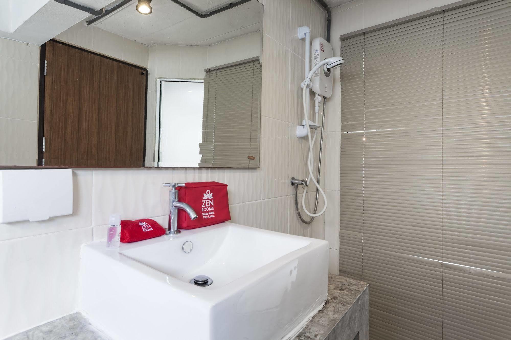 Zen Rooms Basic Nanai Phuket Patong Esterno foto