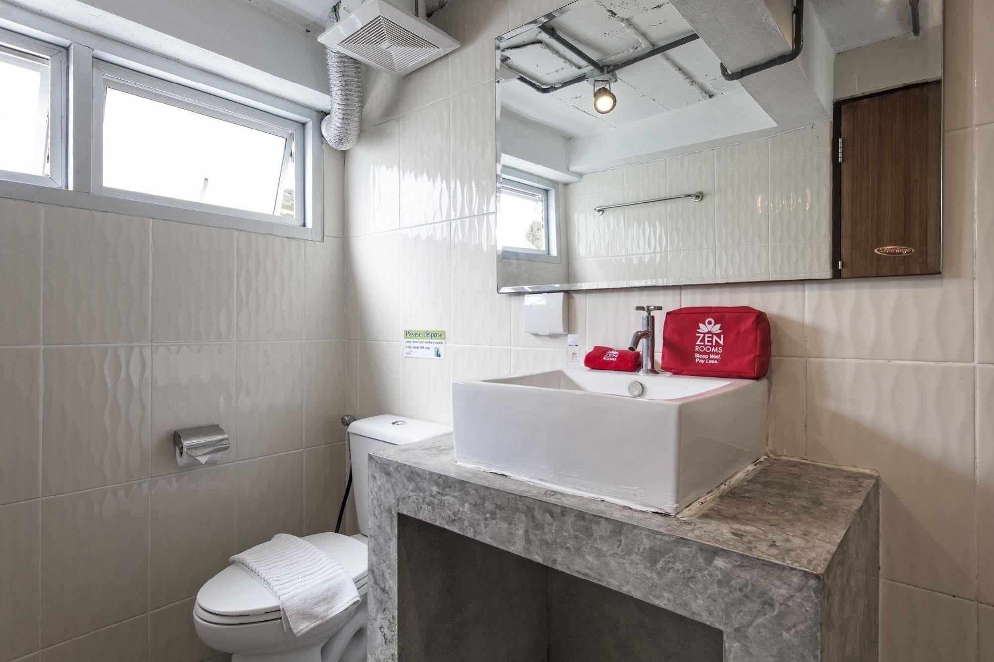 Zen Rooms Basic Nanai Phuket Patong Esterno foto