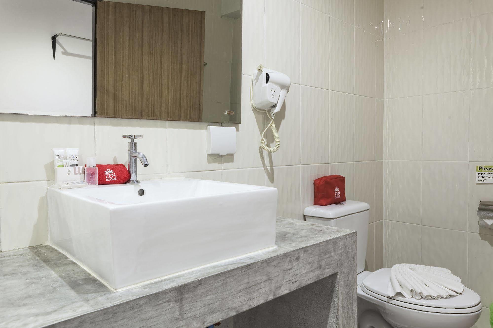 Zen Rooms Basic Nanai Phuket Patong Esterno foto